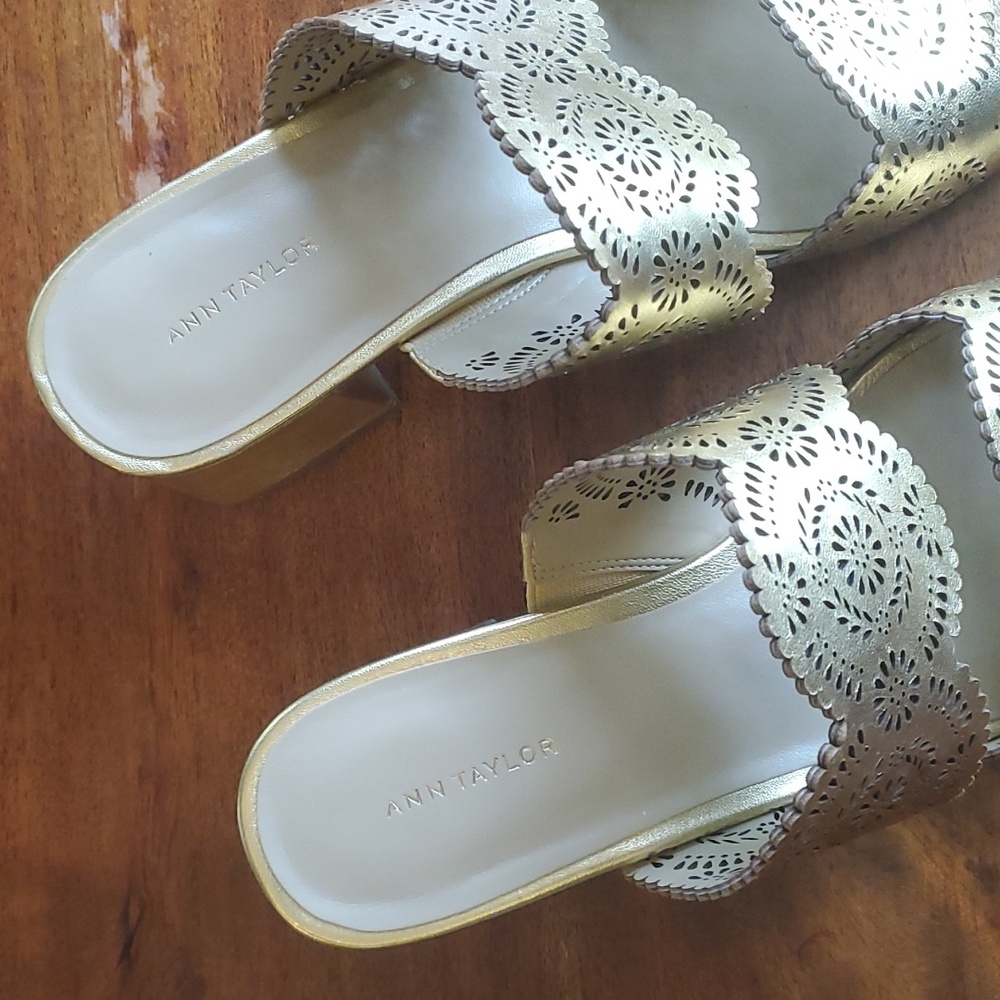 Ann Taylor gold sandals - 9M - Picture 5 of 9